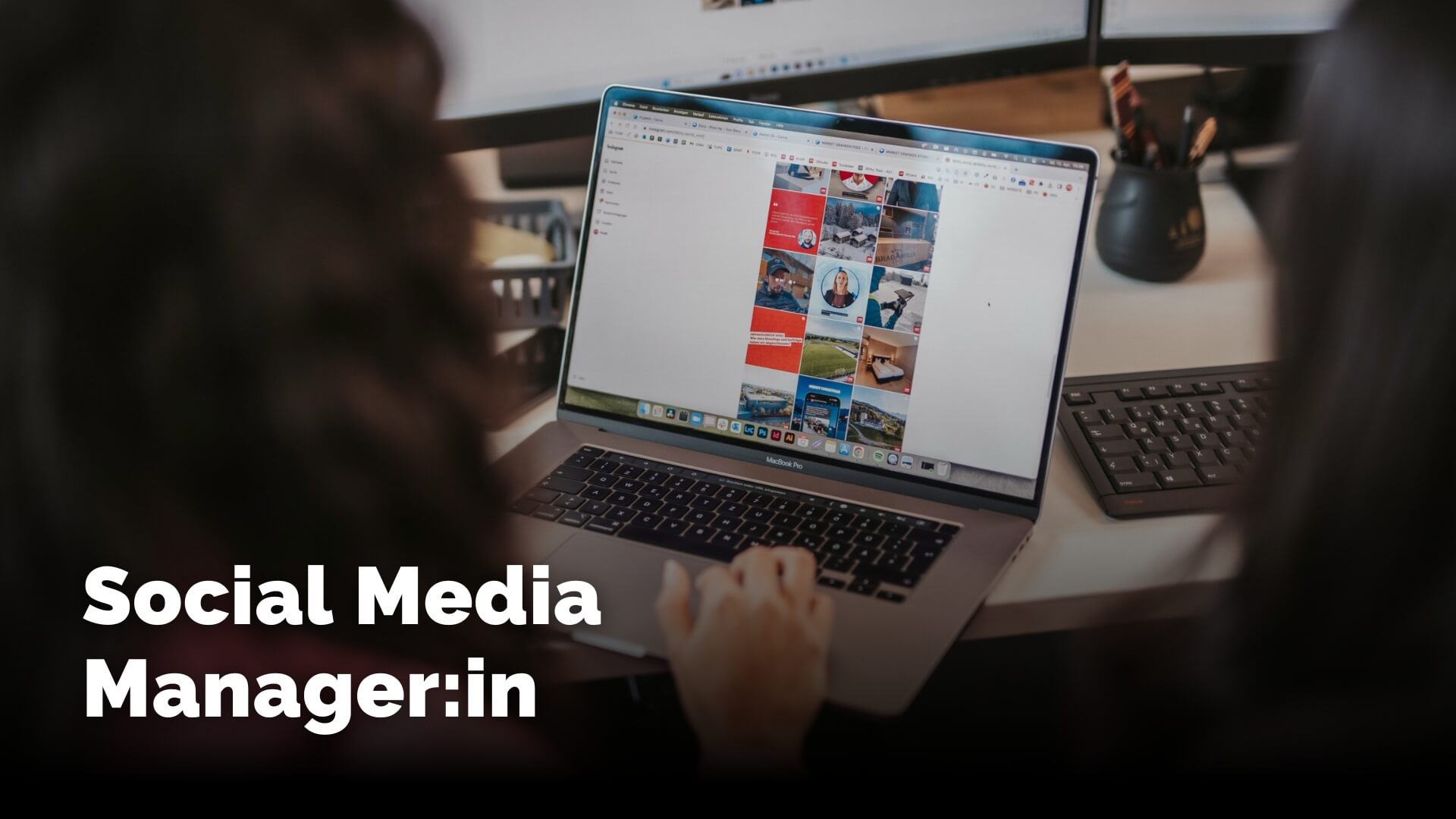 social media manager in