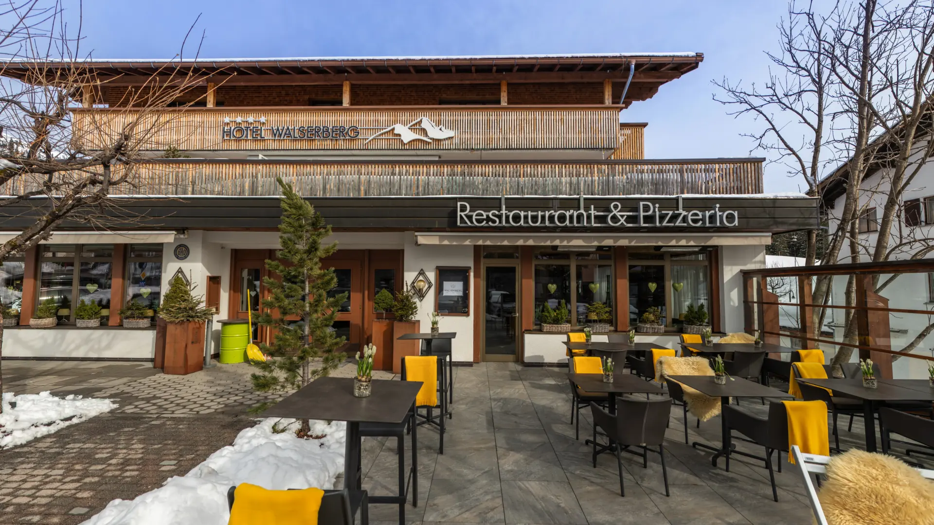 Restaurant mit Außenbereich im Winter