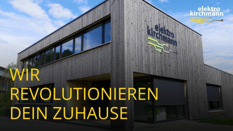 Modernes Elektrogebäude mit Firmenschild