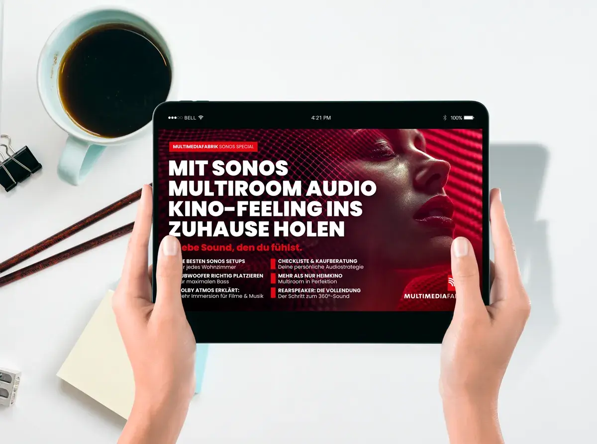 Tablet mit Sonos Audio Werbung gehalten.