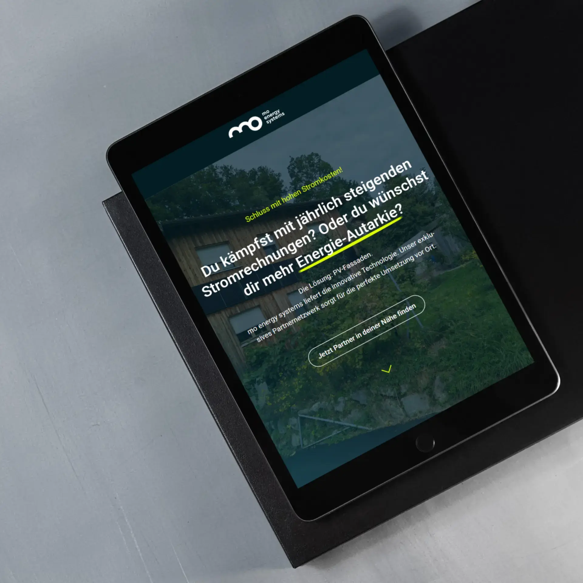 Tablet mit Energie-Autarkie-Seite