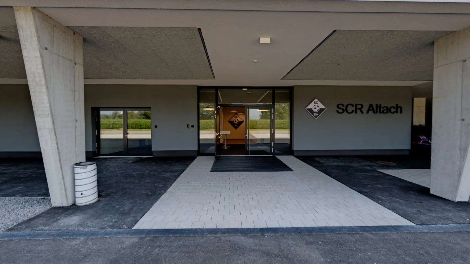 Eingangsbereich SCR Altach Gebäude