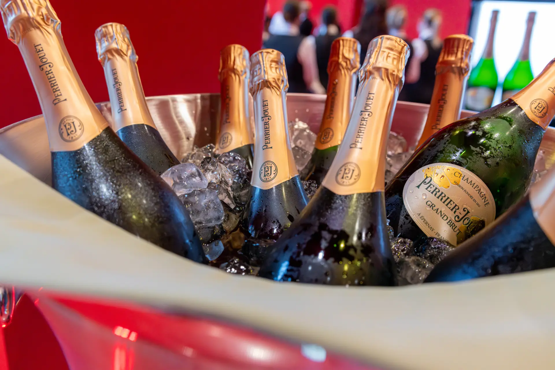 Champagnerflaschen in Eiskübel