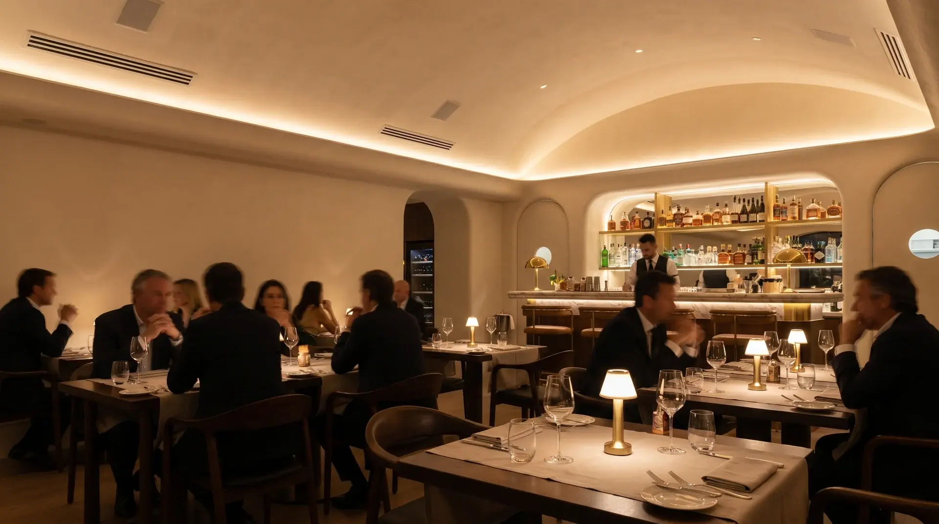Restaurant und Bar mit unsichtbaren Lautsprechern ohne sichtbare Technik