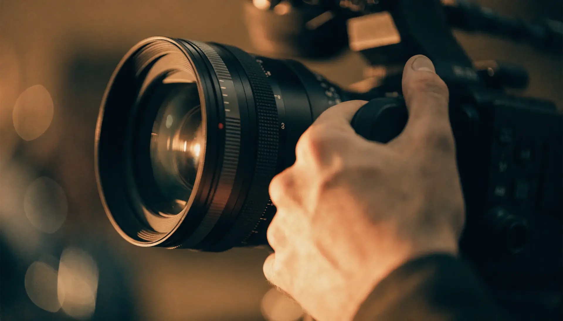 Werbevideos: Detail lens (MULTIMEDIAFABRIK, Koblach, Vorarlberg)