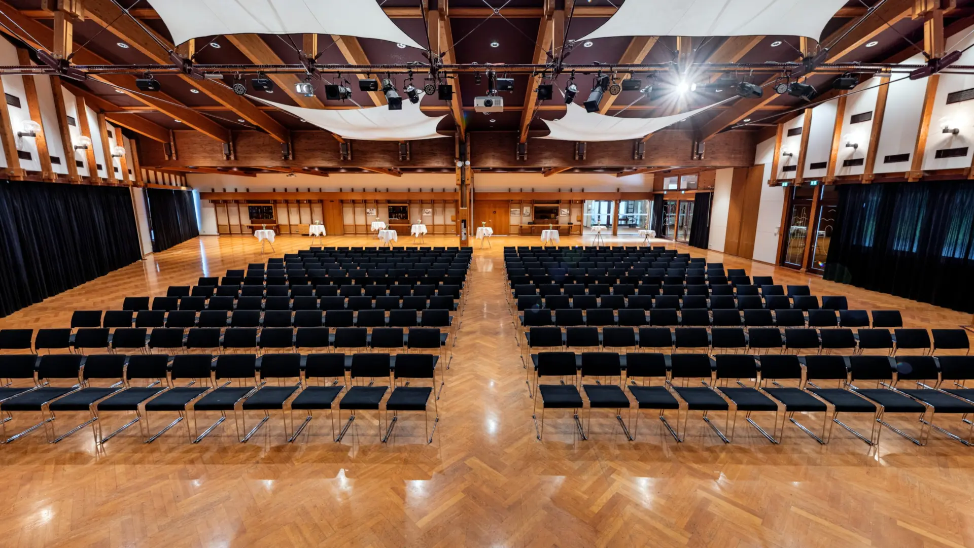 slides node10 gemeinde lauterach hofsteigsaal saal reihenbestuhlung bühne